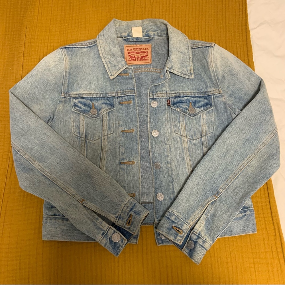 Levi’s denim jacket size small